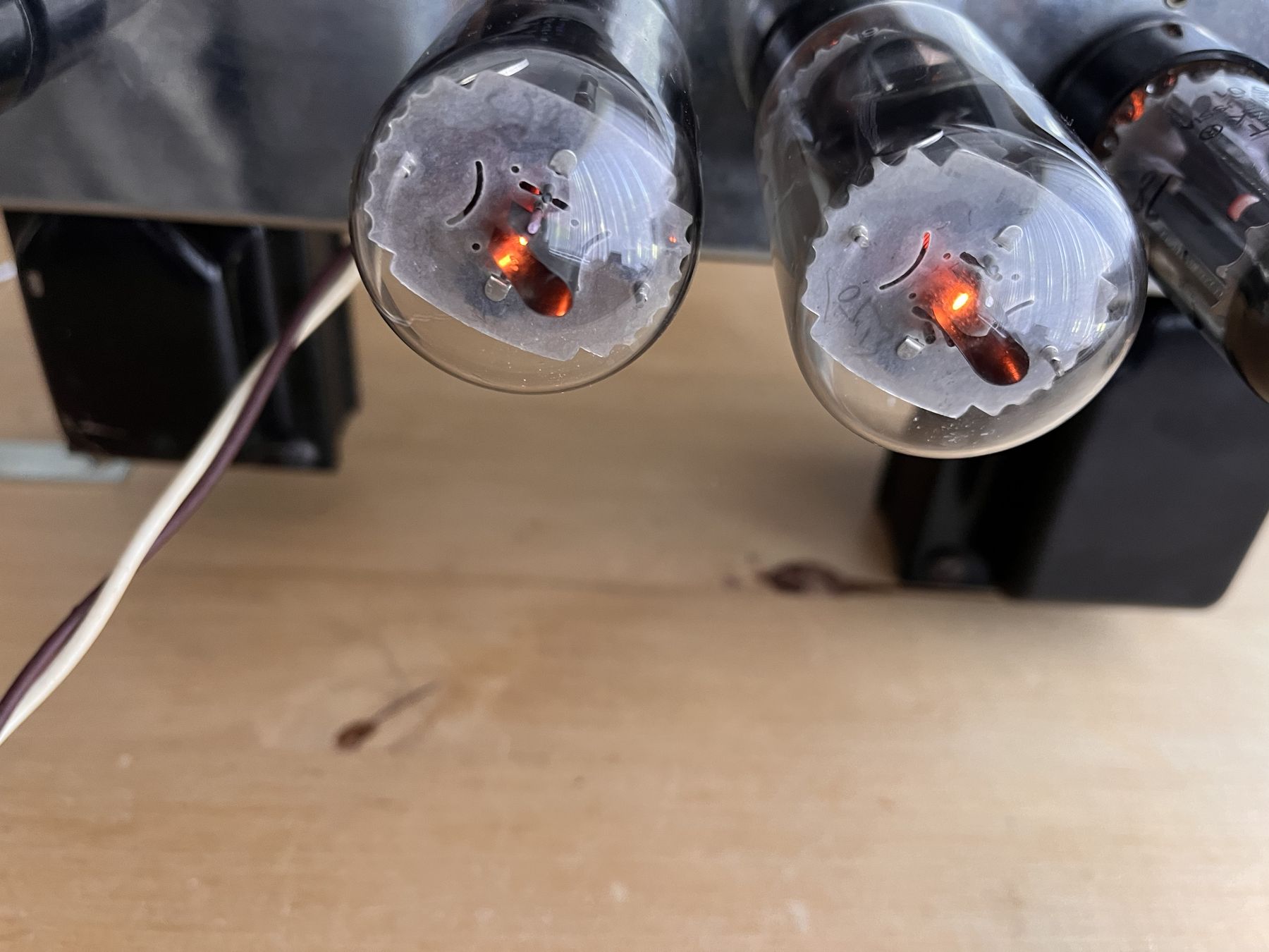 First power-up of the Ampeg M-15 on a dim bulb limiter, tube filaments glowing