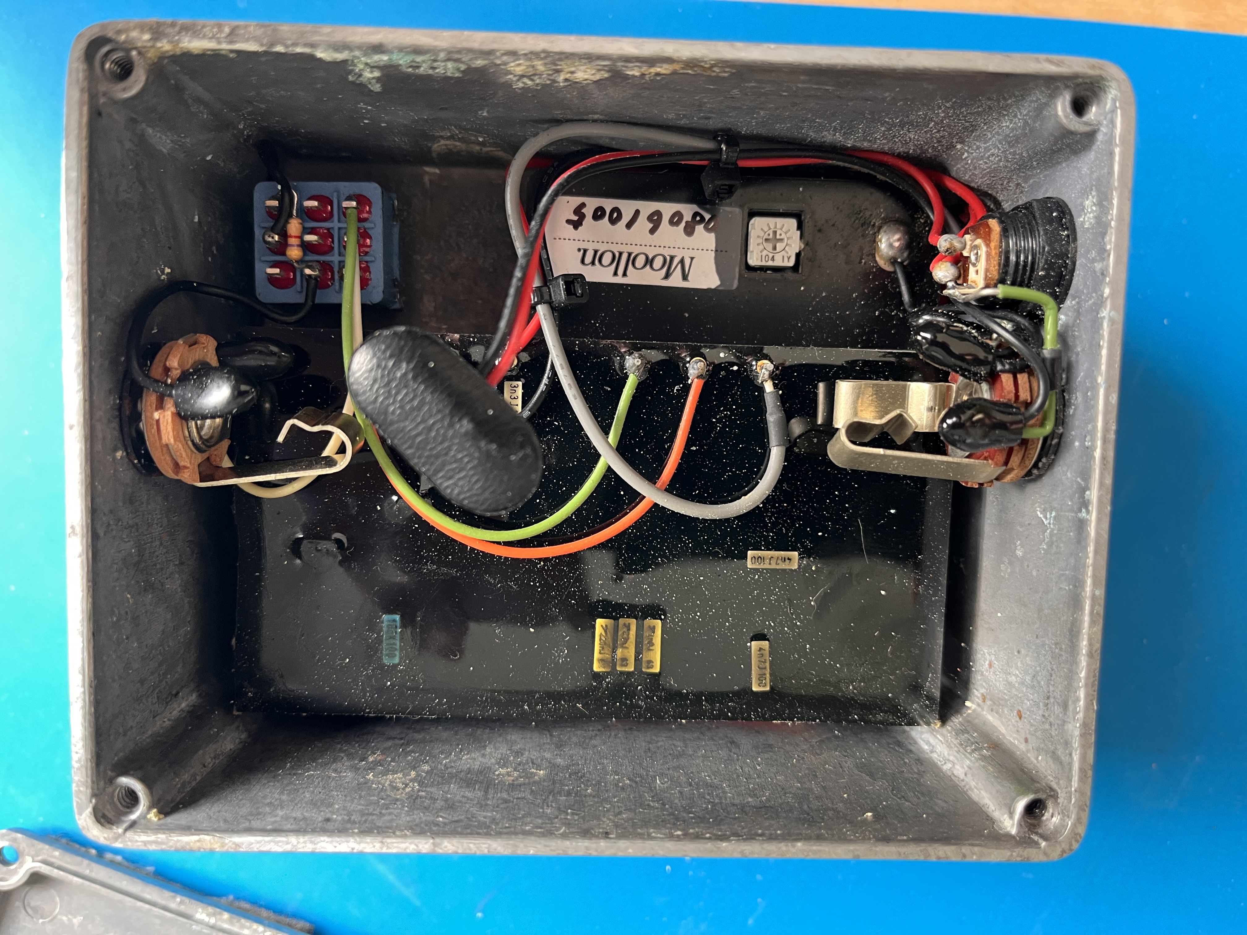 Inside the Moollon Chorus showing circuit board encased in resin