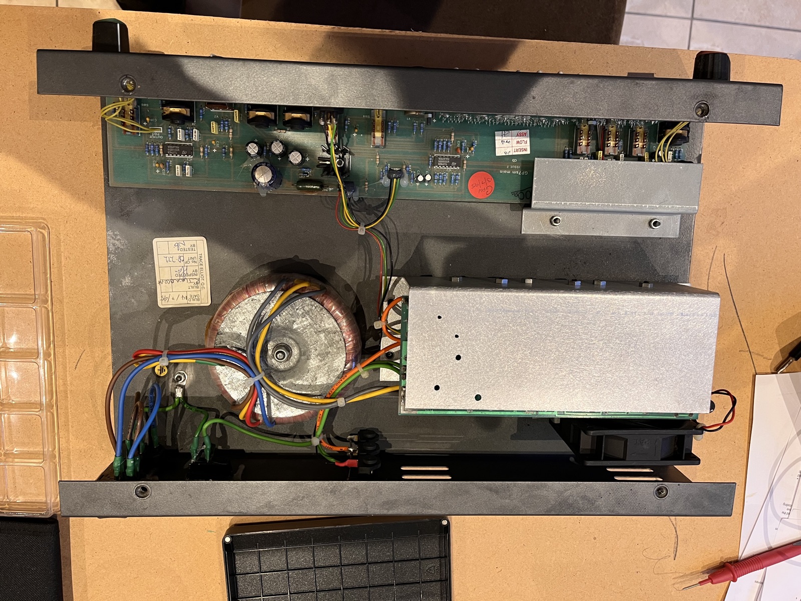 Interior of the Trace Elliot GP7SM 130 with lid removed